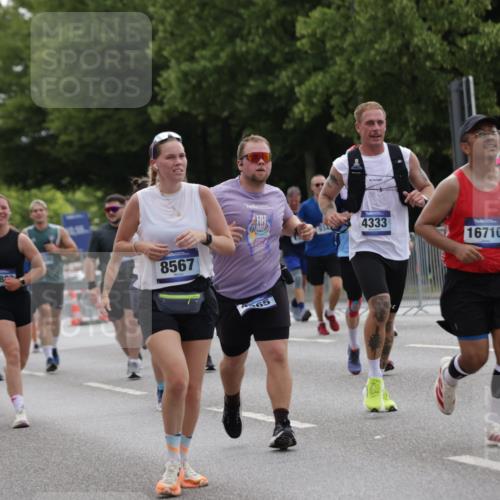 29.06.2025 - hella hamburg halbmarathon Jannik Wohlers http://msf.ph/oto/8281020 29.06.2025 10:35:03 Lombardsbrücke 1717, 1786, 1821, 2001, 2198, 2787, 3828, 3958, 4333, 4703, 4704, 4965, 5240, 5531, 5793, 6029, 6365, 6381, 6471, 6746, 6859, 6867, 8249, 8296, 8567, 9342, 9470, 10393, 10531, 10565, 11320, 11565, 11838, 11839, 12062, 12326, 12338, 12625, 12851, 13240, 13805, 14392, 14735, 15032, 15211, 15601, 15704, 16690, 16710, 17331, 17689, 17868, 17883, 17935, 17974, 17998, 18036, 18054, 18269, 18292, 18361, 18375, 18823, 18912, 19061 meine-sportfotos.de