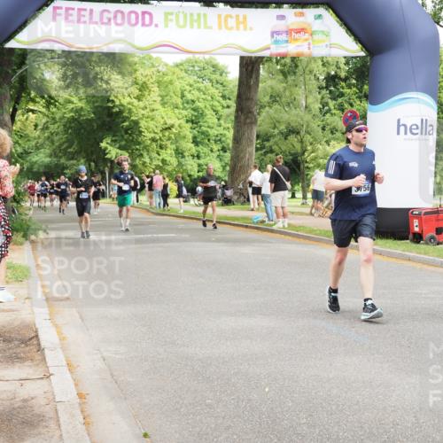 29.06.2025 - hella hamburg halbmarathon MichiJ http://msf.ph/oto/8281021 29.06.2025 10:57:48 Zwischen KM18-KM19 3756, 7346, 8001, 10858, 11774, 12928, 12929, 16776, 18222 meine-sportfotos.de