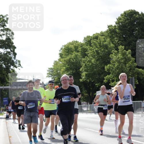 29.06.2025 - hella hamburg halbmarathon Jannik Wohlers http://msf.ph/oto/8281063 29.06.2025 10:02:53 Lombardsbrücke 1114, 1135, 1138, 1414, 1450, 1885, 2594, 2619, 2782, 3572, 4511, 6453, 7210, 7211, 7290, 7706, 7935, 9439, 9453, 10824, 11556, 12177, 12211, 12212, 12843, 13036, 13474, 13664, 13732, 13857, 13874, 13976, 14225, 14493, 15539, 16355, 16605, 17096, 18028 meine-sportfotos.de