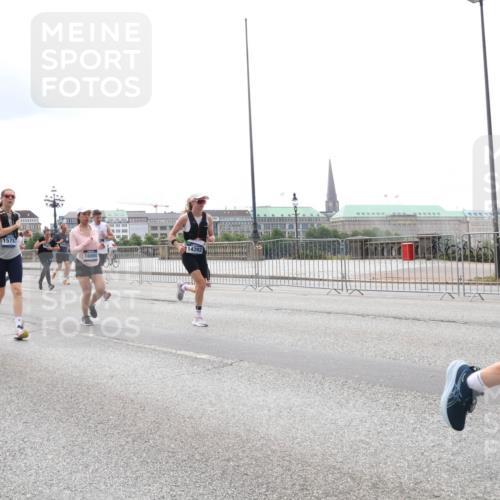 29.06.2025 - hella hamburg halbmarathon Lena Gebhardt http://msf.ph/oto/8281067 29.06.2025 10:35:19 Lombardsbrücke 6189, 1578, 16860, 14392, 1284, 1497, 1717, 1786, 1821, 1849, 2001, 2198, 2376, 2751, 2787, 3409, 3828, 3958, 4333, 4564, 4703, 4704, 4884, 4965, 5027, 5240, 5531, 5793, 6029, 6189, 6365, 6379, 6381, 6397, 6471, 6746, 6803, 6859, 6867, 7267, 7299, 7927, 8249, 8296, 8567, 9248, 9342, 9470, 10358, 10393, 10464, 10531, 10565, 10606, 11233, 11320, 11359, 11565, 11838, 11839, 11886, 12019, 12062, 12326, 12764 meine-sportfotos.de