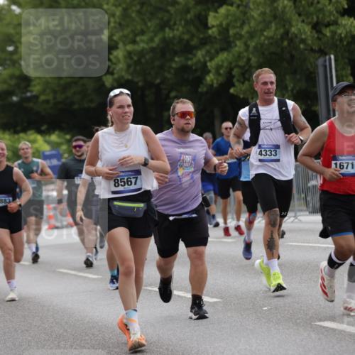 29.06.2025 - hella hamburg halbmarathon Jannik Wohlers http://msf.ph/oto/8281071 29.06.2025 10:35:03 Lombardsbrücke 1717, 1786, 1821, 2001, 2198, 2787, 3828, 3958, 4333, 4703, 4704, 4965, 5240, 5531, 5793, 6029, 6365, 6381, 6471, 6746, 6859, 6867, 8249, 8296, 8567, 9342, 9470, 10393, 10531, 10565, 11320, 11565, 11838, 11839, 12062, 12326, 12338, 12625, 12851, 13240, 13805, 14392, 14735, 15032, 15211, 15601, 15704, 16690, 16710, 17331, 17689, 17868, 17883, 17935, 17974, 17998, 18036, 18054, 18269, 18292, 18361, 18375, 18823, 18912, 19061 meine-sportfotos.de