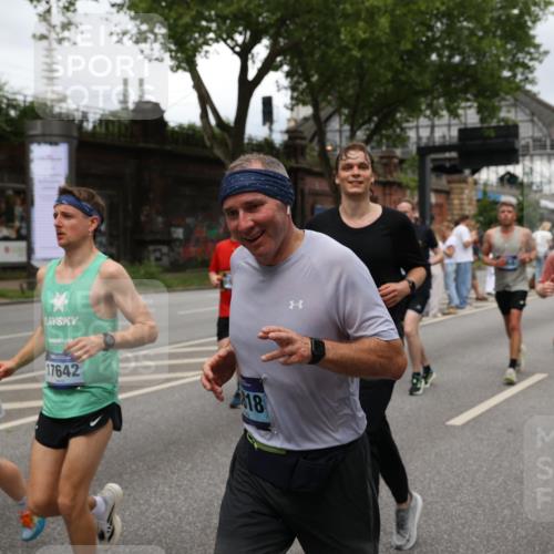 29.06.2025 - hella hamburg halbmarathon Yannick Fuchs http://msf.ph/oto/8281074 29.06.2025 10:49:45 20KM 1130, 1179, 1180, 1193, 2612, 2982, 3058, 3668, 4951, 5643, 5672, 6569, 6591, 6924, 7594, 7742, 7976, 8255, 8639, 8863, 9361, 9562, 11039, 11309, 12196, 12515, 12545, 13474, 14363, 14365, 14461, 15184, 15484, 15584, 15818, 15884, 16176, 16375, 16401, 16434, 16521, 16786, 17133, 17259, 17615, 17640, 17642, 17734, 18064, 18125, 18212, 18325, 18340, 18495, 18741, 18746, 18835, 19120, 19152 meine-sportfotos.de