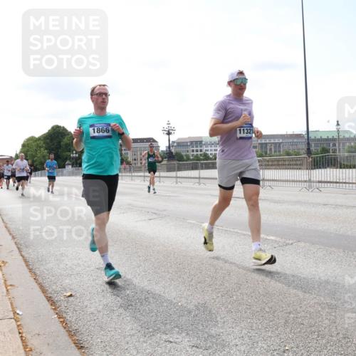 29.06.2025 - hella hamburg halbmarathon Lena Gebhardt http://msf.ph/oto/8281075 29.06.2025 10:11:35 Lombardsbrücke 1328, 1531, 1723, 1866, 1992, 3363, 3837, 4227, 5254, 5379, 5605, 7271, 7571, 8115, 8171, 8206, 8207, 8368, 8561, 8807, 8810, 9119, 9191, 9428, 10042, 10196, 10372, 10428, 11149, 11321, 11507, 11755, 12286, 12473, 13177, 13203, 13603, 13939, 14008, 14149, 14384, 15009, 15252, 15797, 15908, 15945, 16383, 17080, 17142, 17638, 17774, 17787, 17866, 18278, 18382, 19172, 19241 meine-sportfotos.de