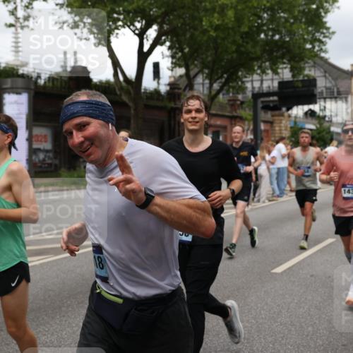 29.06.2025 - hella hamburg halbmarathon Yannick Fuchs http://msf.ph/oto/8281139 29.06.2025 10:49:45 20KM 1130, 1179, 1180, 1193, 2612, 2982, 3058, 3668, 4951, 5643, 5672, 6569, 6591, 6924, 7594, 7742, 7976, 8255, 8639, 8863, 9361, 9562, 11039, 11309, 12196, 12515, 12545, 13474, 14363, 14365, 14461, 15184, 15484, 15584, 15818, 15884, 16176, 16375, 16401, 16434, 16521, 16786, 17133, 17259, 17615, 17640, 17642, 17734, 18064, 18125, 18212, 18325, 18340, 18495, 18741, 18746, 18835, 19120, 19152 meine-sportfotos.de