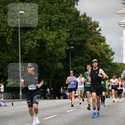 29.06.2025 - hella hamburg halbmarathon Dr. Thomas Lammeyer http://msf.ph/oto/8281162 29.06.2025 10:15:49 Kennedybrücke 1062, 1790, 2661, 3746, 3837, 5254, 6966, 7370, 7474, 7571, 8368, 9119, 9254, 9405, 10042 meine-sportfotos.de
