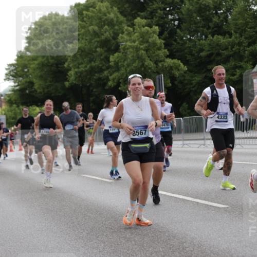 29.06.2025 - hella hamburg halbmarathon Jannik Wohlers http://msf.ph/oto/8281169 29.06.2025 10:35:05 Lombardsbrücke 1786, 1821, 2001, 2198, 2787, 3828, 3958, 4333, 4703, 4704, 4965, 5147, 5240, 5793, 6029, 6365, 6381, 6471, 6746, 6859, 6867, 7382, 8249, 8296, 8567, 9342, 9470, 10393, 10531, 10565, 10652, 11565, 11838, 11839, 12026, 12062, 12326, 12338, 12851, 13240, 13505, 13805, 14735, 15032, 15211, 15601, 15704, 16690, 16710, 17331, 17689, 17868, 17883, 17935, 17974, 17998, 18036, 18054, 18269, 18292, 18361, 18912, 19061 meine-sportfotos.de