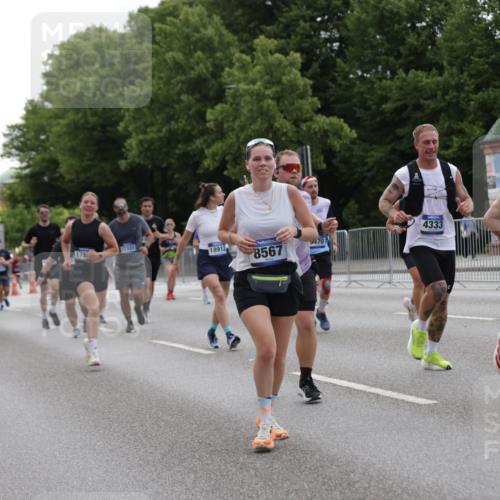 29.06.2025 - hella hamburg halbmarathon Jannik Wohlers http://msf.ph/oto/8281223 29.06.2025 10:35:05 Lombardsbrücke 1786, 1821, 2001, 2198, 2787, 3828, 3958, 4333, 4703, 4704, 4965, 5147, 5240, 5793, 6029, 6365, 6381, 6471, 6746, 6859, 6867, 7382, 8249, 8296, 8567, 9342, 9470, 10393, 10531, 10565, 10652, 11565, 11838, 11839, 12026, 12062, 12326, 12338, 12851, 13240, 13505, 13805, 14735, 15032, 15211, 15601, 15704, 16690, 16710, 17331, 17689, 17868, 17883, 17935, 17974, 17998, 18036, 18054, 18269, 18292, 18361, 18912, 19061 meine-sportfotos.de