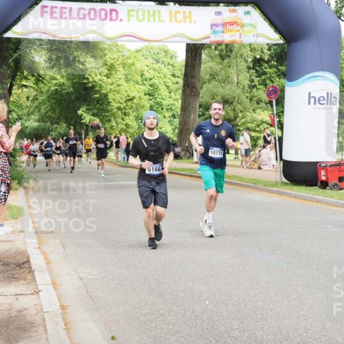 29.06.2025 - hella hamburg halbmarathon MichiJ http://msf.ph/oto/8281237 29.06.2025 10:57:53 Zwischen KM18-KM19 3756, 6166, 9280, 10775, 11774, 16776, 18222 meine-sportfotos.de