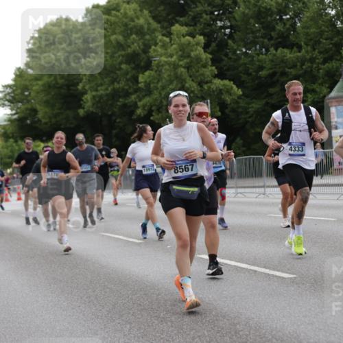 29.06.2025 - hella hamburg halbmarathon Jannik Wohlers http://msf.ph/oto/8281273 29.06.2025 10:35:05 Lombardsbrücke 1786, 1821, 2001, 2198, 2787, 3828, 3958, 4333, 4703, 4704, 4965, 5147, 5240, 5793, 6029, 6365, 6381, 6471, 6746, 6859, 6867, 7382, 8249, 8296, 8567, 9342, 9470, 10393, 10531, 10565, 10652, 11565, 11838, 11839, 12026, 12062, 12326, 12338, 12851, 13240, 13505, 13805, 14735, 15032, 15211, 15601, 15704, 16690, 16710, 17331, 17689, 17868, 17883, 17935, 17974, 17998, 18036, 18054, 18269, 18292, 18361, 18912, 19061 meine-sportfotos.de