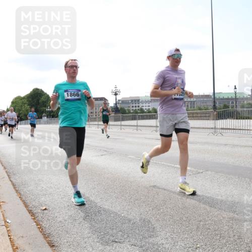 29.06.2025 - hella hamburg halbmarathon Lena Gebhardt http://msf.ph/oto/8281279 29.06.2025 10:11:35 Lombardsbrücke 1328, 1531, 1723, 1866, 1992, 3363, 3837, 4227, 5254, 5379, 5605, 7271, 7571, 8115, 8171, 8206, 8207, 8368, 8561, 8807, 8810, 9119, 9191, 9428, 10042, 10196, 10372, 10428, 11149, 11321, 11507, 11755, 12286, 12473, 13177, 13203, 13603, 13939, 14008, 14149, 14384, 15009, 15252, 15797, 15908, 15945, 16383, 17080, 17142, 17638, 17774, 17787, 17866, 18278, 18382, 19172, 19241 meine-sportfotos.de