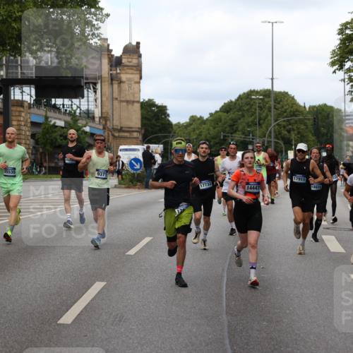 29.06.2025 - hella hamburg halbmarathon Yannick Fuchs http://msf.ph/oto/8281282 29.06.2025 10:37:28 20KM 1353, 1675, 1735, 2653, 4229, 4318, 5011, 5124, 5477, 7026, 9364, 9371, 9534, 10099, 10251, 11177, 12723, 12839, 13746, 13807, 14226, 14447, 14560, 14813, 15255, 15328, 15535, 15706, 15851, 15921, 16333, 17733, 17911, 18004, 18274, 18275, 18304, 18449, 18659, 18680, 18987, 19009, 19229 meine-sportfotos.de