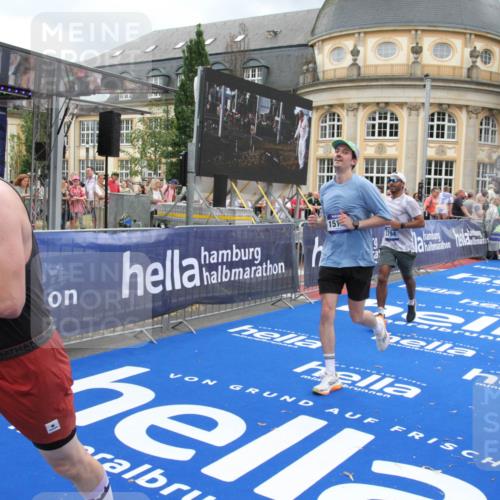 29.06.2025 - hella hamburg halbmarathon Michael Strokosch http://msf.ph/oto/8281297 29.06.2025 10:54:35 Ziel 2474, 3794, 4868, 5259, 7129, 8798, 10040, 10368, 10376, 11797, 11799, 12607, 15146 meine-sportfotos.de
