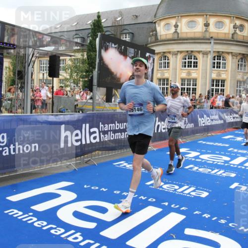 29.06.2025 - hella hamburg halbmarathon Michael Strokosch http://msf.ph/oto/8281325 29.06.2025 10:54:36 Ziel 2474, 3794, 4868, 5259, 8798, 9012, 10040, 10368, 10376, 11797, 11799, 12607, 15146 meine-sportfotos.de