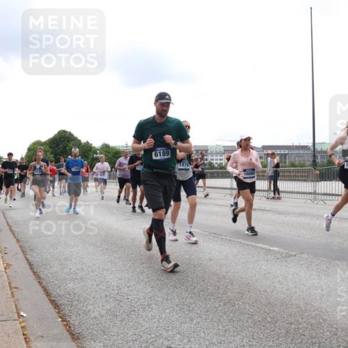 29.06.2025 - hella hamburg halbmarathon Lena Gebhardt http://msf.ph/oto/8281353 29.06.2025 10:35:19 Lombardsbrücke 17749, 11886, 1127, 6189, 1578, 16860, 14392, 1284, 1497, 1717, 1786, 1821, 1849, 2001, 2198, 2376, 2751, 2787, 3409, 3828, 3958, 4333, 4564, 4703, 4704, 4884, 4965, 5027, 5240, 5531, 5793, 6029, 6189, 6365, 6379, 6381, 6397, 6471, 6746, 6803, 6859, 6867, 7267, 7299, 7927, 8249, 8296, 8567, 9248, 9342, 9470, 10358, 10393, 10464, 10531, 10565, 10606, 11233, 11320, 11359, 11565, 11838, 11839, 11886, 12019, 12062, 12326, 12764 meine-sportfotos.de