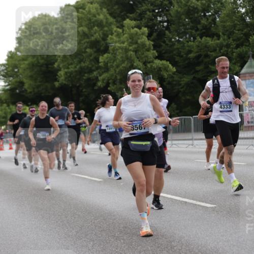 29.06.2025 - hella hamburg halbmarathon Jannik Wohlers http://msf.ph/oto/8281376 29.06.2025 10:35:05 Lombardsbrücke 1786, 1821, 2001, 2198, 2787, 3828, 3958, 4333, 4703, 4704, 4965, 5147, 5240, 5793, 6029, 6365, 6381, 6471, 6746, 6859, 6867, 7382, 8249, 8296, 8567, 9342, 9470, 10393, 10531, 10565, 10652, 11565, 11838, 11839, 12026, 12062, 12326, 12338, 12851, 13240, 13505, 13805, 14735, 15032, 15211, 15601, 15704, 16690, 16710, 17331, 17689, 17868, 17883, 17935, 17974, 17998, 18036, 18054, 18269, 18292, 18361, 18912, 19061 meine-sportfotos.de