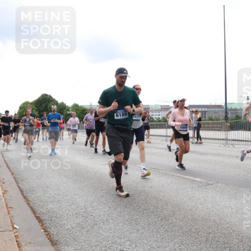 29.06.2025 - hella hamburg halbmarathon Lena Gebhardt http://msf.ph/oto/8281383 29.06.2025 10:35:19 Lombardsbrücke 118, 17745, 6189, 11233, 1578, 16860, 14392, 1284, 1497, 1717, 1786, 1821, 1849, 2001, 2198, 2376, 2751, 2787, 3409, 3828, 3958, 4333, 4564, 4703, 4704, 4884, 4965, 5027, 5240, 5531, 5793, 6029, 6189, 6365, 6379, 6381, 6397, 6471, 6746, 6803, 6859, 6867, 7267, 7299, 7927, 8249, 8296, 8567, 9248, 9342, 9470, 10358, 10393, 10464, 10531, 10565, 10606, 11233, 11320, 11359, 11565, 11838, 11839, 11886, 12019, 12062, 12326, 12764 meine-sportfotos.de