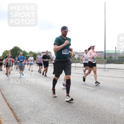 29.06.2025 - hella hamburg halbmarathon Lena Gebhardt http://msf.ph/oto/8281456 29.06.2025 10:35:19 Lombardsbrücke 1284, 11886, 17749, 11233, 6189, 14392, 16860, 1284, 1497, 1717, 1786, 1821, 1849, 2001, 2198, 2376, 2751, 2787, 3409, 3828, 3958, 4333, 4564, 4703, 4704, 4884, 4965, 5027, 5240, 5531, 5793, 6029, 6189, 6365, 6379, 6381, 6397, 6471, 6746, 6803, 6859, 6867, 7267, 7299, 7927, 8249, 8296, 8567, 9248, 9342, 9470, 10358, 10393, 10464, 10531, 10565, 10606, 11233, 11320, 11359, 11565, 11838, 11839, 11886, 12019, 12062, 12326, 12764 meine-sportfotos.de