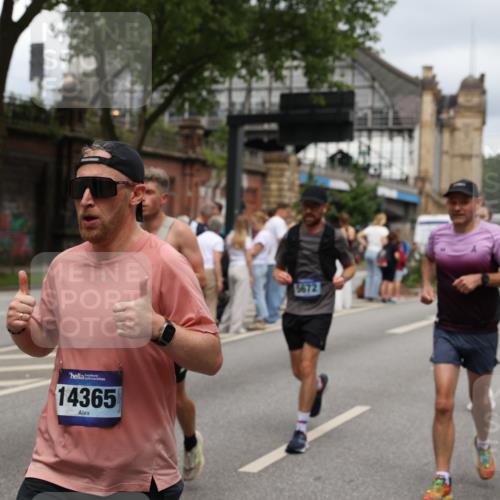 29.06.2025 - hella hamburg halbmarathon Yannick Fuchs http://msf.ph/oto/8281514 29.06.2025 10:49:46 20KM 1130, 1179, 1180, 1193, 2982, 3048, 3058, 3668, 4951, 5465, 5672, 6569, 6591, 6924, 7594, 7742, 7976, 8255, 8639, 8863, 9361, 9562, 11039, 11309, 12196, 12515, 12545, 13474, 14363, 14365, 14461, 15184, 15484, 15584, 15818, 15884, 16176, 16375, 16401, 16434, 16521, 16786, 17133, 17259, 17615, 17640, 17642, 17734, 18064, 18125, 18212, 18325, 18340, 18495, 18741, 18746, 18835, 19120, 19152 meine-sportfotos.de