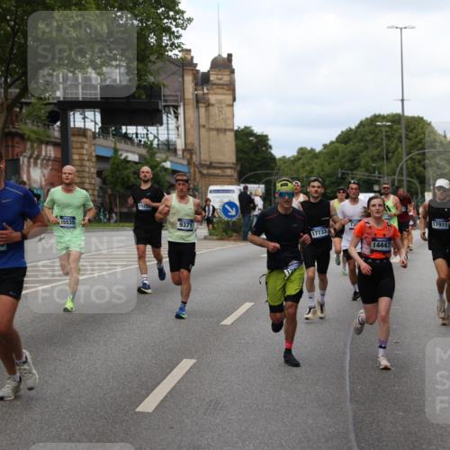 29.06.2025 - hella hamburg halbmarathon Yannick Fuchs http://msf.ph/oto/8281526 29.06.2025 10:37:28 20KM 1353, 1675, 1735, 2653, 4229, 4318, 5011, 5124, 5477, 7026, 9364, 9371, 9534, 10099, 10251, 11177, 12723, 12839, 13746, 13807, 14226, 14447, 14560, 14813, 15255, 15328, 15535, 15706, 15851, 15921, 16333, 17733, 17911, 18004, 18274, 18275, 18304, 18449, 18659, 18680, 18987, 19009, 19229 meine-sportfotos.de