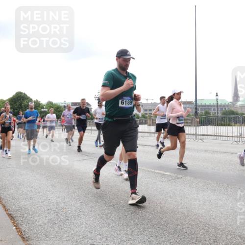 29.06.2025 - hella hamburg halbmarathon Lena Gebhardt http://msf.ph/oto/8281529 29.06.2025 10:35:20 Lombardsbrücke 17749, 11233, 6189, 14392, 1284, 1497, 1717, 1786, 1821, 1849, 2001, 2198, 2376, 2751, 2787, 3409, 3828, 3958, 4333, 4564, 4703, 4704, 4884, 4965, 5027, 5147, 5240, 5531, 5793, 6029, 6189, 6365, 6379, 6381, 6397, 6471, 6746, 6803, 6859, 6867, 7267, 7299, 7382, 7927, 8249, 8296, 8567, 9248, 9342, 9470, 10358, 10393, 10464, 10531, 10565, 10606, 11233, 11320, 11359, 11565, 11838, 11839, 11886, 12019, 12026, 12062, 12326, 12764 meine-sportfotos.de