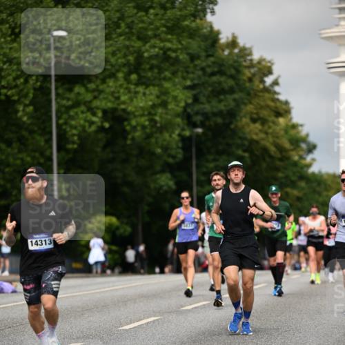 29.06.2025 - hella hamburg halbmarathon Dr. Thomas Lammeyer http://msf.ph/oto/8281537 29.06.2025 10:15:49 Kennedybrücke 1062, 1790, 2661, 3746, 3837, 5254, 6966, 7370, 7474, 7571, 8368, 9119, 9254, 9405, 10042 meine-sportfotos.de