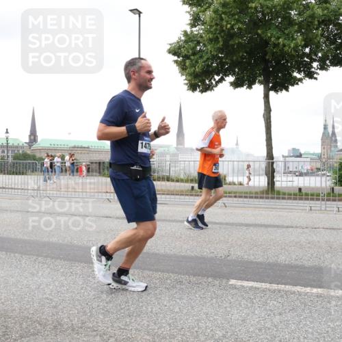 29.06.2025 - hella hamburg halbmarathon Lena Gebhardt http://msf.ph/oto/8281569 29.06.2025 10:54:58 Lombardsbrücke 1475, 26, 1013, 1198, 2084, 2090, 2244, 2452, 2566, 2586, 2632, 3002, 3274, 4039, 4191, 4192, 5185, 5216, 5392, 5500, 5727, 5882, 5993, 6279, 6395, 6396, 6839, 6944, 6982, 7219, 7238, 7766, 7986, 8012, 8186, 8403, 8519, 9521, 9596, 10109, 10331, 10458, 10471, 10686, 11033, 11226, 11287, 11567, 11569, 11737, 11788, 11908, 12147, 12148, 12240, 12268, 12270, 12930, 13098, 13272, 13283, 13548, 13944, 13945, 13979, 13980, 14515, 15160 meine-sportfotos.de