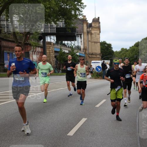 29.06.2025 - hella hamburg halbmarathon Yannick Fuchs http://msf.ph/oto/8281581 29.06.2025 10:37:28 20KM 1353, 1675, 1735, 2653, 4229, 4318, 5011, 5124, 5477, 7026, 9364, 9371, 9534, 10099, 10251, 11177, 12723, 12839, 13746, 13807, 14226, 14447, 14560, 14813, 15255, 15328, 15535, 15706, 15851, 15921, 16333, 17733, 17911, 18004, 18274, 18275, 18304, 18449, 18659, 18680, 18987, 19009, 19229 meine-sportfotos.de
