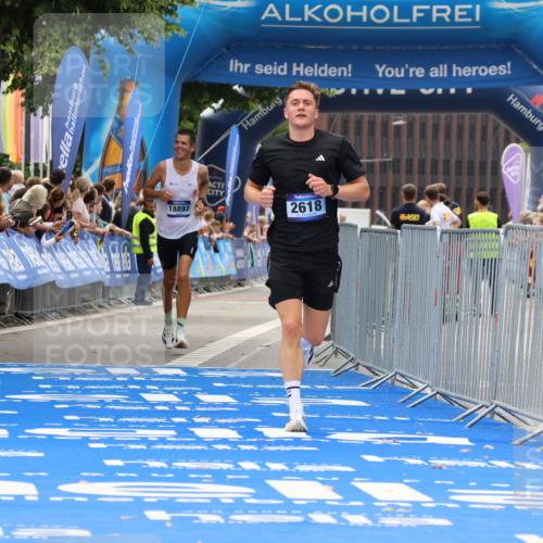29.06.2025 - hella hamburg halbmarathon Strokosch-Dieckow http://msf.ph/oto/8281628 29.06.2025 10:22:36 Ziel 2618, 3720, 18897 meine-sportfotos.de