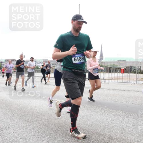 29.06.2025 - hella hamburg halbmarathon Lena Gebhardt http://msf.ph/oto/8281630 29.06.2025 10:35:20 Lombardsbrücke 1774, 1284, 11233, 11320, 6189, 16860, 14392, 11, 1284, 1497, 1717, 1786, 1821, 1849, 2001, 2198, 2376, 2751, 2787, 3409, 3828, 3958, 4333, 4564, 4703, 4704, 4884, 4965, 5027, 5147, 5240, 5531, 5793, 6029, 6189, 6365, 6379, 6381, 6397, 6471, 6746, 6803, 6859, 6867, 7267, 7299, 7382, 7927, 8249, 8296, 8567, 9248, 9342, 9470, 10358, 10393, 10464, 10531, 10565, 10606, 11233, 11320, 11359, 11565, 11838, 11839, 11886, 12019, 12026, 12062, 12326, 12764 meine-sportfotos.de