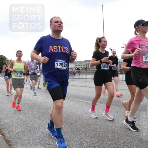 29.06.2025 - hella hamburg halbmarathon Lena Gebhardt http://msf.ph/oto/8281673 29.06.2025 10:46:31 Lombardsbrücke 1371, 1375, 1429, 1465, 1532, 1608, 1837, 1999, 2162, 2423, 2500, 2697, 2773, 2813, 2951, 3277, 3406, 3407, 3410, 3469, 3734, 4119, 4202, 4296, 4342, 4355, 4448, 4604, 5697, 5700, 5703, 5854, 6068, 6124, 6161, 6392, 6740, 7303, 7364, 7368, 7374, 7412, 7767, 7827, 7894, 7960, 7983, 8047, 8477, 8551, 8700, 9129, 9337, 9445, 9691, 10153, 10230, 11358, 11361, 11876, 11910, 12298, 12333, 12507, 12522, 13969, 14261, 15852, 16882, 16987 meine-sportfotos.de