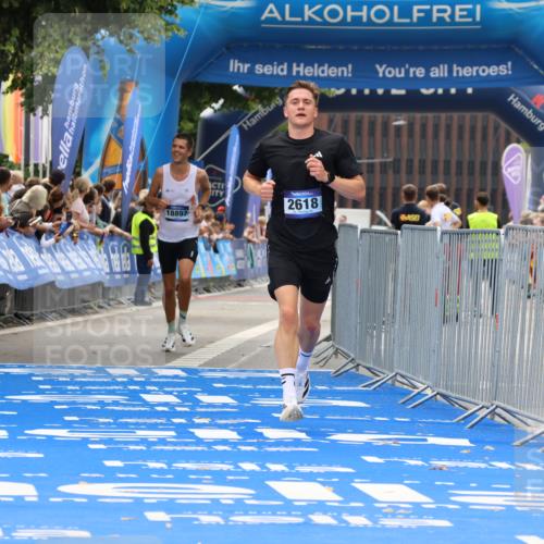 29.06.2025 - hella hamburg halbmarathon Strokosch-Dieckow http://msf.ph/oto/8281699 29.06.2025 10:22:36 Ziel 2618, 3720, 18897 meine-sportfotos.de