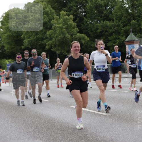 29.06.2025 - hella hamburg halbmarathon Jannik Wohlers http://msf.ph/oto/8281706 29.06.2025 10:35:07 Lombardsbrücke 1786, 1821, 2001, 2198, 2787, 3958, 4333, 4703, 4704, 4965, 5147, 5240, 5793, 6029, 6365, 6381, 6746, 6859, 6867, 7382, 8249, 8296, 8567, 9342, 9470, 9803, 9806, 10393, 10531, 10565, 10652, 11838, 11839, 12026, 12326, 12338, 12851, 13240, 13505, 13805, 14684, 15032, 15211, 15601, 16690, 16710, 17289, 17331, 17689, 17868, 17883, 17935, 17974, 17998, 18036, 18269, 18292, 18361, 18912, 19061 meine-sportfotos.de