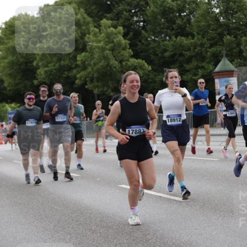 29.06.2025 - hella hamburg halbmarathon Jannik Wohlers http://msf.ph/oto/8281740 29.06.2025 10:35:07 Lombardsbrücke 1786, 1821, 2001, 2198, 2787, 3958, 4333, 4703, 4704, 4965, 5147, 5240, 5793, 6029, 6365, 6381, 6746, 6859, 6867, 7382, 8249, 8296, 8567, 9342, 9470, 9803, 9806, 10393, 10531, 10565, 10652, 11838, 11839, 12026, 12326, 12338, 12851, 13240, 13505, 13805, 14684, 15032, 15211, 15601, 16690, 16710, 17289, 17331, 17689, 17868, 17883, 17935, 17974, 17998, 18036, 18269, 18292, 18361, 18912, 19061 meine-sportfotos.de