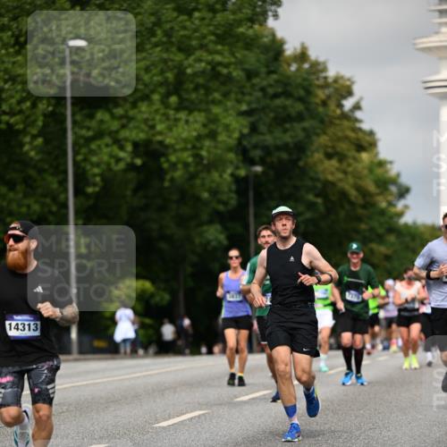 29.06.2025 - hella hamburg halbmarathon Dr. Thomas Lammeyer http://msf.ph/oto/8281749 29.06.2025 10:15:50 Kennedybrücke 1062, 1790, 2661, 3746, 3837, 6966, 7370, 7474, 7571, 8368, 9119, 9254, 9405, 10042 meine-sportfotos.de