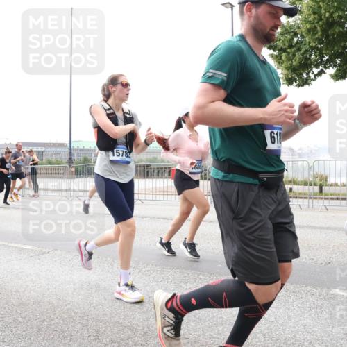 29.06.2025 - hella hamburg halbmarathon Lena Gebhardt http://msf.ph/oto/8281769 29.06.2025 10:35:20 Lombardsbrücke 11233, 11320, 1578, 989, 618, 1284, 1497, 1717, 1786, 1821, 1849, 2001, 2198, 2376, 2751, 2787, 3409, 3828, 3958, 4333, 4564, 4703, 4704, 4884, 4965, 5027, 5147, 5240, 5531, 5793, 6029, 6189, 6365, 6379, 6381, 6397, 6471, 6746, 6803, 6859, 6867, 7267, 7299, 7382, 7927, 8249, 8296, 8567, 9248, 9342, 9470, 10358, 10393, 10464, 10531, 10565, 10606, 11233, 11320, 11359, 11565, 11838, 11839, 11886, 12019, 12026, 12062, 12326, 12764 meine-sportfotos.de