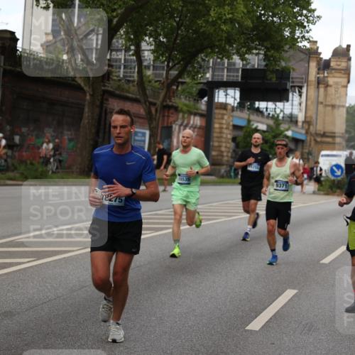 29.06.2025 - hella hamburg halbmarathon Yannick Fuchs http://msf.ph/oto/8281770 29.06.2025 10:37:28 20KM 1353, 1675, 1735, 2653, 4229, 4318, 5011, 5124, 5477, 7026, 9364, 9371, 9534, 10099, 10251, 11177, 12723, 12839, 13746, 13807, 14226, 14447, 14560, 14813, 15255, 15328, 15535, 15706, 15851, 15921, 16333, 17733, 17911, 18004, 18274, 18275, 18304, 18449, 18659, 18680, 18987, 19009, 19229 meine-sportfotos.de