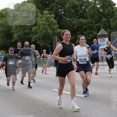 29.06.2025 - hella hamburg halbmarathon Jannik Wohlers http://msf.ph/oto/8281774 29.06.2025 10:35:07 Lombardsbrücke 1786, 1821, 2001, 2198, 2787, 3958, 4333, 4703, 4704, 4965, 5147, 5240, 5793, 6029, 6365, 6381, 6746, 6859, 6867, 7382, 8249, 8296, 8567, 9342, 9470, 9803, 9806, 10393, 10531, 10565, 10652, 11838, 11839, 12026, 12326, 12338, 12851, 13240, 13505, 13805, 14684, 15032, 15211, 15601, 16690, 16710, 17289, 17331, 17689, 17868, 17883, 17935, 17974, 17998, 18036, 18269, 18292, 18361, 18912, 19061 meine-sportfotos.de