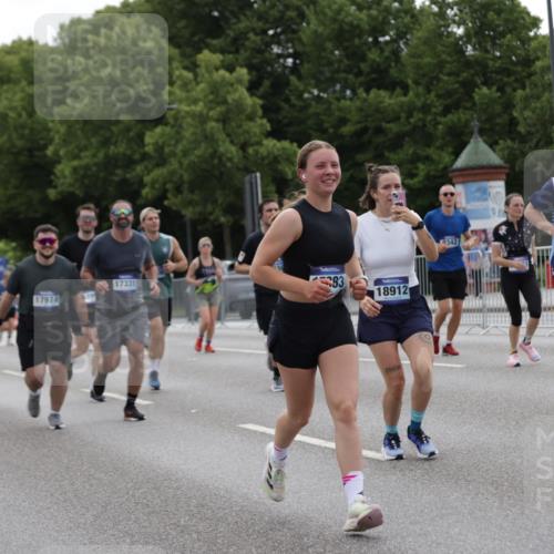 29.06.2025 - hella hamburg halbmarathon Jannik Wohlers http://msf.ph/oto/8281784 29.06.2025 10:35:07 Lombardsbrücke 1786, 1821, 2001, 2198, 2787, 3958, 4333, 4703, 4704, 4965, 5147, 5240, 5793, 6029, 6365, 6381, 6746, 6859, 6867, 7382, 8249, 8296, 8567, 9342, 9470, 9803, 9806, 10393, 10531, 10565, 10652, 11838, 11839, 12026, 12326, 12338, 12851, 13240, 13505, 13805, 14684, 15032, 15211, 15601, 16690, 16710, 17289, 17331, 17689, 17868, 17883, 17935, 17974, 17998, 18036, 18269, 18292, 18361, 18912, 19061 meine-sportfotos.de