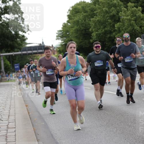29.06.2025 - hella hamburg halbmarathon Jannik Wohlers http://msf.ph/oto/8281793 29.06.2025 10:35:08 Lombardsbrücke 1730, 1786, 1821, 2001, 2198, 2425, 2787, 4333, 4703, 4704, 4965, 5147, 5240, 5793, 6365, 6381, 6746, 6859, 6867, 7382, 8249, 8296, 8567, 9342, 9470, 9803, 9806, 10393, 10565, 10652, 11838, 11839, 12026, 12326, 12338, 12851, 13240, 13505, 13805, 14402, 14684, 15032, 15211, 16690, 16710, 17289, 17331, 17689, 17868, 17883, 17935, 17974, 17998, 18036, 18269, 18292, 18361, 18912, 19061 meine-sportfotos.de