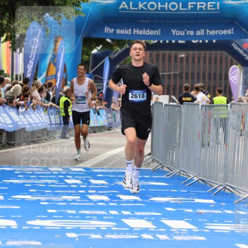 29.06.2025 - hella hamburg halbmarathon Strokosch-Dieckow http://msf.ph/oto/8281804 29.06.2025 10:22:36 Ziel 2618, 3720, 18897 meine-sportfotos.de