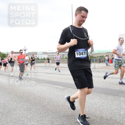 29.06.2025 - hella hamburg halbmarathon Lena Gebhardt http://msf.ph/oto/8281839 29.06.2025 10:55:00 Lombardsbrücke 16637, 15029, 8186, 10471, 1013, 1198, 2084, 2090, 2244, 2452, 2566, 2586, 2632, 3002, 3274, 4039, 4191, 4192, 5185, 5392, 5500, 5727, 5882, 5993, 6395, 6396, 6839, 6944, 6982, 7219, 7238, 7766, 7986, 8012, 8186, 8403, 8519, 9521, 9596, 10109, 10331, 10458, 10471, 10686, 11033, 11226, 11287, 11567, 11569, 11737, 11788, 11908, 12147, 12148, 12240, 12268, 12270, 12930, 13098, 13272, 13283, 13548, 13944, 13945, 13979, 13980, 14515, 15160 meine-sportfotos.de