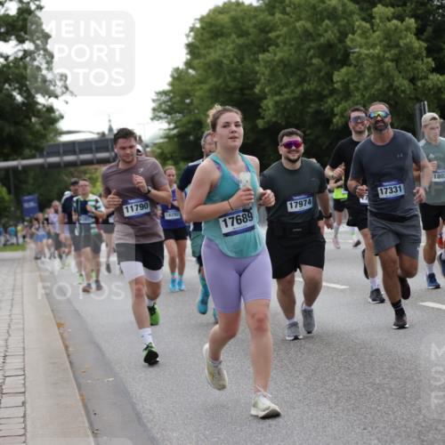 29.06.2025 - hella hamburg halbmarathon Jannik Wohlers http://msf.ph/oto/8281892 29.06.2025 10:35:08 Lombardsbrücke 1730, 1786, 1821, 2001, 2198, 2425, 2787, 4333, 4703, 4704, 4965, 5147, 5240, 5793, 6365, 6381, 6746, 6859, 6867, 7382, 8249, 8296, 8567, 9342, 9470, 9803, 9806, 10393, 10565, 10652, 11838, 11839, 12026, 12326, 12338, 12851, 13240, 13505, 13805, 14402, 14684, 15032, 15211, 16690, 16710, 17289, 17331, 17689, 17868, 17883, 17935, 17974, 17998, 18036, 18269, 18292, 18361, 18912, 19061 meine-sportfotos.de