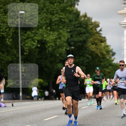 29.06.2025 - hella hamburg halbmarathon Dr. Thomas Lammeyer http://msf.ph/oto/8281981 29.06.2025 10:15:50 Kennedybrücke 1062, 1790, 2661, 3746, 3837, 6966, 7370, 7474, 7571, 8368, 9119, 9254, 9405, 10042 meine-sportfotos.de