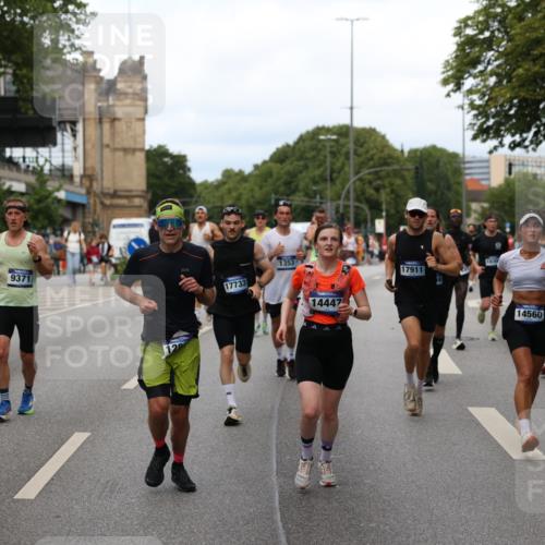 29.06.2025 - hella hamburg halbmarathon Yannick Fuchs http://msf.ph/oto/8282012 29.06.2025 10:37:28 20KM 1353, 1675, 1735, 2653, 4229, 4318, 5011, 5124, 5477, 7026, 9364, 9371, 9534, 10099, 10251, 11177, 12723, 12839, 13746, 13807, 14226, 14447, 14560, 14813, 15255, 15328, 15535, 15706, 15851, 15921, 16333, 17733, 17911, 18004, 18274, 18275, 18304, 18449, 18659, 18680, 18987, 19009, 19229 meine-sportfotos.de