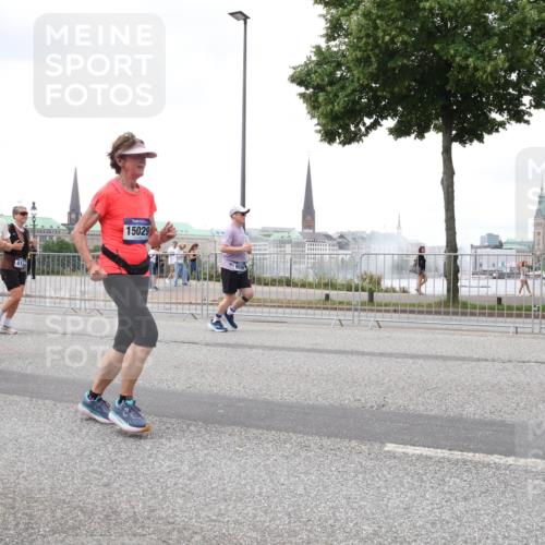 29.06.2025 - hella hamburg halbmarathon Lena Gebhardt http://msf.ph/oto/8282047 29.06.2025 10:55:02 Lombardsbrücke 18372, 8186, 41, 15029, 1013, 1198, 2084, 2090, 2452, 2566, 2586, 2632, 3002, 3274, 4039, 4191, 4192, 4628, 5040, 5392, 5500, 5727, 5882, 6395, 6396, 6839, 6944, 6982, 7219, 7238, 7766, 8012, 8186, 8403, 8519, 9521, 9596, 10109, 10331, 10458, 10471, 10686, 11033, 11226, 11287, 11567, 11569, 11737, 11788, 11908, 12147, 12148, 12240, 12268, 12270, 13098, 13230, 13272, 13283, 13548, 13944, 13945, 13979, 13980, 14515, 15152, 15160 meine-sportfotos.de