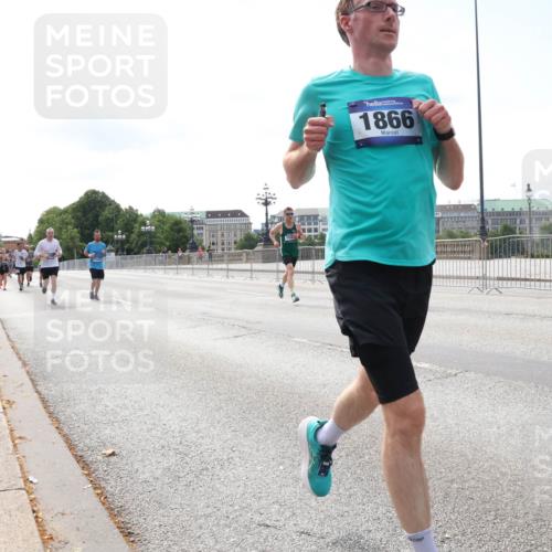 29.06.2025 - hella hamburg halbmarathon Lena Gebhardt http://msf.ph/oto/8282050 29.06.2025 10:11:36 Lombardsbrücke 1328, 1531, 1723, 1866, 1992, 3363, 3837, 4227, 5254, 5379, 5605, 7571, 8115, 8171, 8206, 8207, 8368, 8807, 8810, 9119, 9191, 9428, 10042, 10196, 10372, 10428, 11149, 11321, 11507, 11755, 12286, 12473, 13177, 13203, 13603, 13939, 13958, 14008, 14149, 14384, 15252, 15797, 15908, 15945, 16383, 17080, 17142, 17638, 17774, 17787, 17866, 18278, 18382, 19172, 19241 meine-sportfotos.de