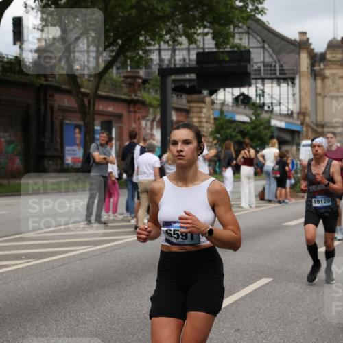 29.06.2025 - hella hamburg halbmarathon Yannick Fuchs http://msf.ph/oto/8282073 29.06.2025 10:49:47 20KM 1130, 1180, 1193, 2982, 3048, 3058, 3668, 4951, 5465, 5672, 6569, 6591, 6924, 7594, 7742, 7976, 8255, 8311, 8639, 8863, 9361, 9562, 11039, 11309, 12196, 12515, 13474, 14363, 14365, 14461, 15184, 15484, 15818, 15884, 16176, 16375, 16401, 16434, 16521, 16786, 17259, 17615, 17640, 17642, 17734, 18064, 18125, 18212, 18325, 18340, 18495, 18741, 18746, 18835, 19120, 19152 meine-sportfotos.de