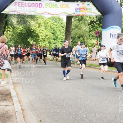 29.06.2025 - hella hamburg halbmarathon MichiJ http://msf.ph/oto/8282083 29.06.2025 10:58:10 Zwischen KM18-KM19 1020, 2904, 7809, 7810, 8854, 10283, 10610, 12938, 15570, 16456, 16709, 17174, 19035 meine-sportfotos.de