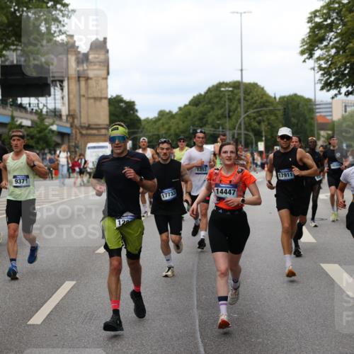 29.06.2025 - hella hamburg halbmarathon Yannick Fuchs http://msf.ph/oto/8282121 29.06.2025 10:37:28 20KM 1353, 1675, 1735, 2653, 4229, 4318, 5011, 5124, 5477, 7026, 9364, 9371, 9534, 10099, 10251, 11177, 12723, 12839, 13746, 13807, 14226, 14447, 14560, 14813, 15255, 15328, 15535, 15706, 15851, 15921, 16333, 17733, 17911, 18004, 18274, 18275, 18304, 18449, 18659, 18680, 18987, 19009, 19229 meine-sportfotos.de