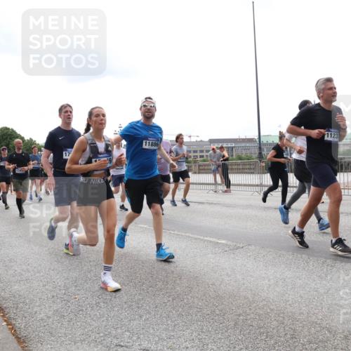 29.06.2025 - hella hamburg halbmarathon Lena Gebhardt http://msf.ph/oto/8282135 29.06.2025 10:35:22 Lombardsbrücke 11646, 1420, 134, 17, 11886, 10, 1123, 1284, 1497, 1717, 1786, 1821, 1849, 2001, 2198, 2376, 2751, 2787, 3409, 3828, 3958, 4333, 4564, 4703, 4704, 4884, 4965, 5027, 5147, 5240, 5531, 5793, 6029, 6189, 6365, 6379, 6381, 6397, 6471, 6746, 6803, 6859, 6867, 7267, 7299, 7382, 7927, 8249, 8296, 8567, 9248, 9342, 9470, 9803, 9806, 10358, 10393, 10464, 10531, 10565, 10606, 10652, 11233, 11320, 11359, 11565, 11838, 11839, 11886, 12026, 12062, 12326 meine-sportfotos.de